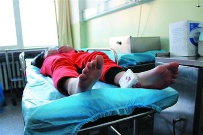 酒店淋浴房爆裂扎伤艺考女生 身上满是伤痕(图)